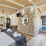 Delux 1 * Tsoukaládhes